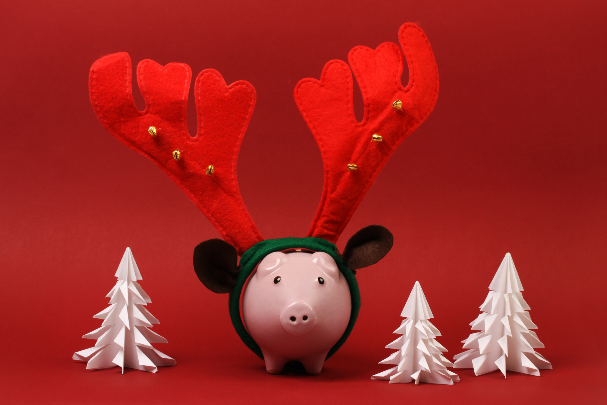 How to save money around Christmas